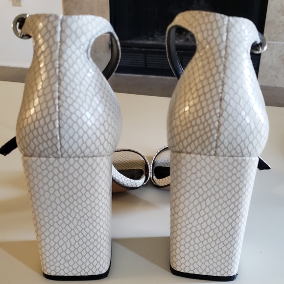 Chelsea & Violet white snakeskin block heels! - Picture 4 of 6